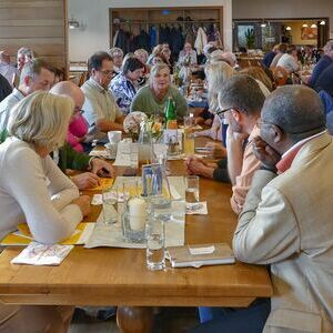 In den Tischgruppen wurde lebendig diskutiert.