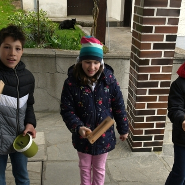 Die Glocken schweigen, die Ratschen klingen