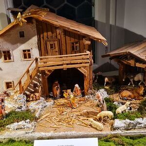 'Alpenländische Krippe' von Baratsits aus Alkoven 2005 gefertigt, Figuren aus Südtirol