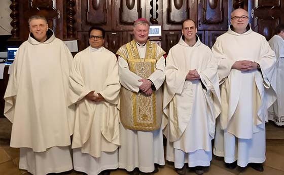 Gruppenfoto mit Bischof Manfred Scheuer