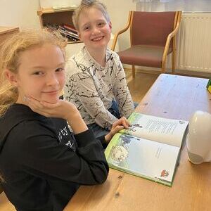 LUKA zu Besuch in der Bücherei