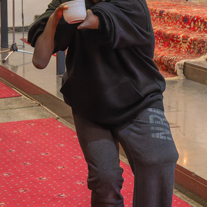 Fransisco Joachim Kimila, kurz Biko genannt, ist schwer beeinträchtigt: Beim 24-jährigen aus Tansania sind beide Arme und ein Bein stark deformiert. Aufgrund der Pfarrpartnerschaft Kirchdorf an der Krems - Kakonko in Tansania und in Zusammenarbeit m