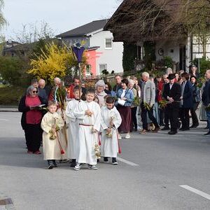 Palmweihe vor dem Pfarrheim