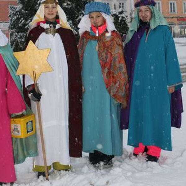 Sternsingerkönige im Schnee
