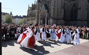 Sonntag der Völker im Linzer Mariendom und auf dem Domplatz