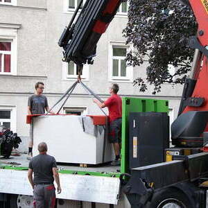 Transport des neuen Altars in den Linzer Mariendom