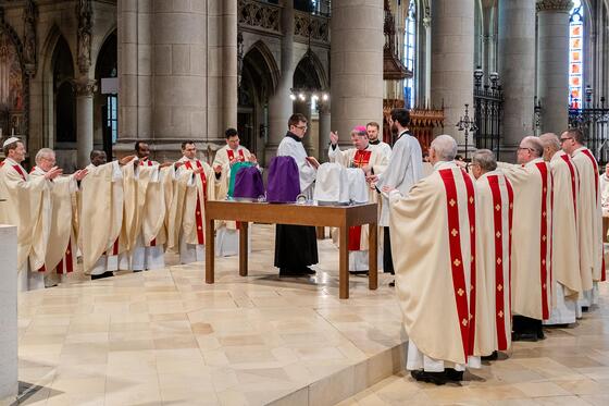 Bischof Manfred Scheuer weihte die heiligen Öle für die Diözese Linz.