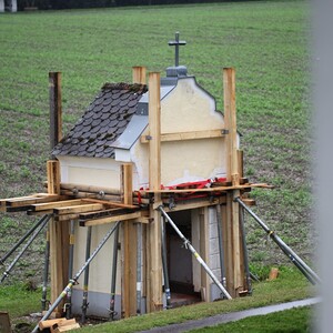 Das Hebegerüst ist praktisch fertig.