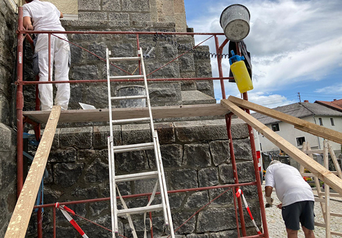 Beginn Aussensanierung Pfarrkirche Kopfing