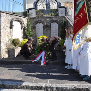 Kranzniederlegung am Kriegerdenkmal