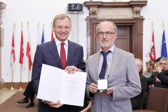 Landeshauptmann Thomas Stelzer (l.) mit Johann Stockhammer