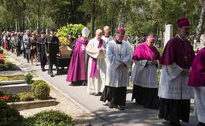 Beisetzung von Prälat Josef Ahammer auf dem St. Barbara-Friedhof / © Diözese Linz / Wakolbinger Beisetzung von Prälat Josef Ahammer auf dem St. Barbara-Friedhof
