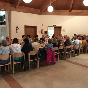gemütliches Beisammensein im Pfarrsaal