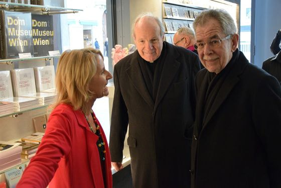 V. l.: Dommuseum-Direktorin Johanna Schwanberg, Kardinal Christoph Schönborn und Bundespräsident Alexander Van der Bellen.
