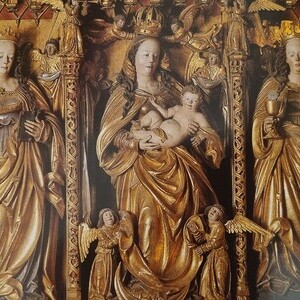 li: Hl. Katharina; re: Hl. Barbara