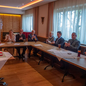 Festsitzung Gemeinderat Kopfing im Geburtshaus von Johann Nepomuk Hauser