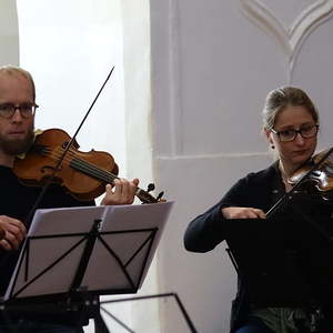 Lukas Praxmarer und Nina Pohn (Violine)