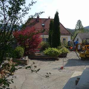 Arbeiten am Vorplatz