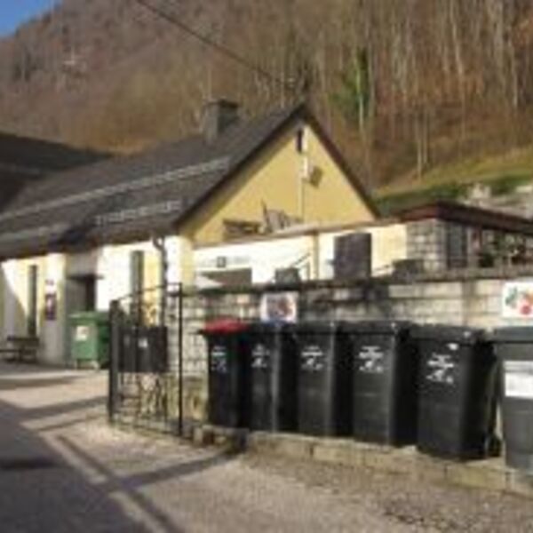 Müllentsorgung am Friedhof