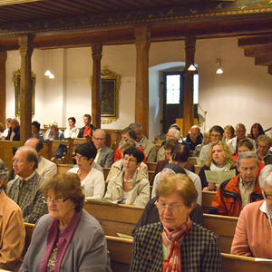Ehrenamtlichen der Pfarre Kirchdorf wurden durch Pfarrer Pater Severin Kranabitl. Eine kurze Danke in der Bergkirche in Klaus, anschließend bei Schninagl ein EssenFoto Jack Haijes