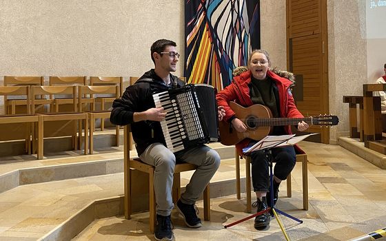 Musikalische Gestaltung: Anna Lehner, Gitarre, Christoph Pichler, Ziehharmonika