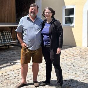 Kirchenchorleiter Thomas Diwold mit Seelsorgeteam-Sprecherin Astrid Widerna