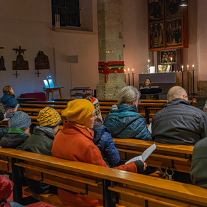 Unterschiedliche Station luden zur Beschäftigung mit dem Thema 'Friede mit mir/meinem Nächsten'