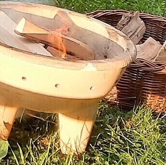 Pfingstfeuer im Pfarrgarten