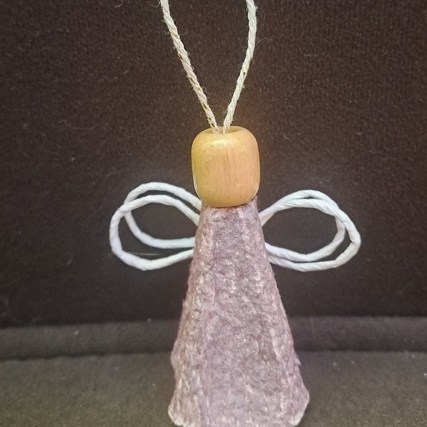 Kleines Engerl aus Eierkarton