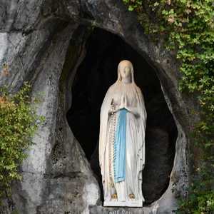 Marienstatue in Lourdes