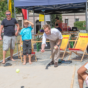 Platz vor der Kirche wurde zur Spielarena