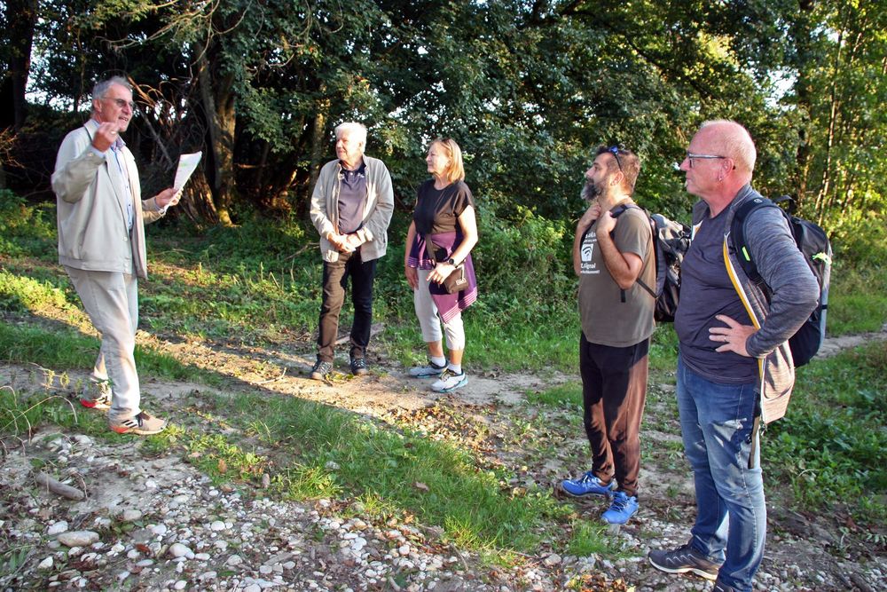 Alois Winklbauer bei einer Station der Kraftquellenwanderung rund um Dörnbach