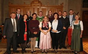 Die gesendeten SeelsorgerInnen mit Bischof Manfred Scheuer, Direktorin Mag.a Brigitte Gruber-Aichberger (re. vorne) und Mag. Rainer Haudum (li. hinten).