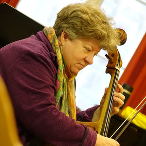 Claire Pottinger-Schmidt (Cello)