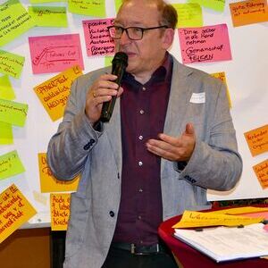 Der Leiter der Stabsstelle Pfarrstruktur Christoph Lauermann gab grundlegende Informationen zur Struktur der zukünftigen Pfarre.