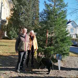 Segnung des Baumes vor der Quirinuskirche