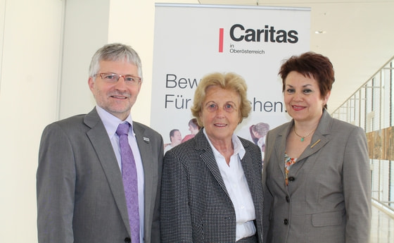 V.l.: Caritas-Direktor Franz Kehrer, Anneliese Ratzenböck, Ingrid Trauner_Caritas OÖ