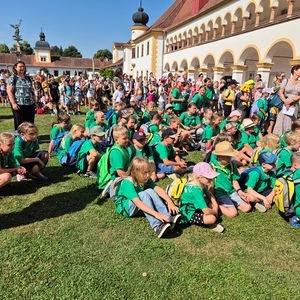 Unsere Volksschüler im Stift Reichersberg