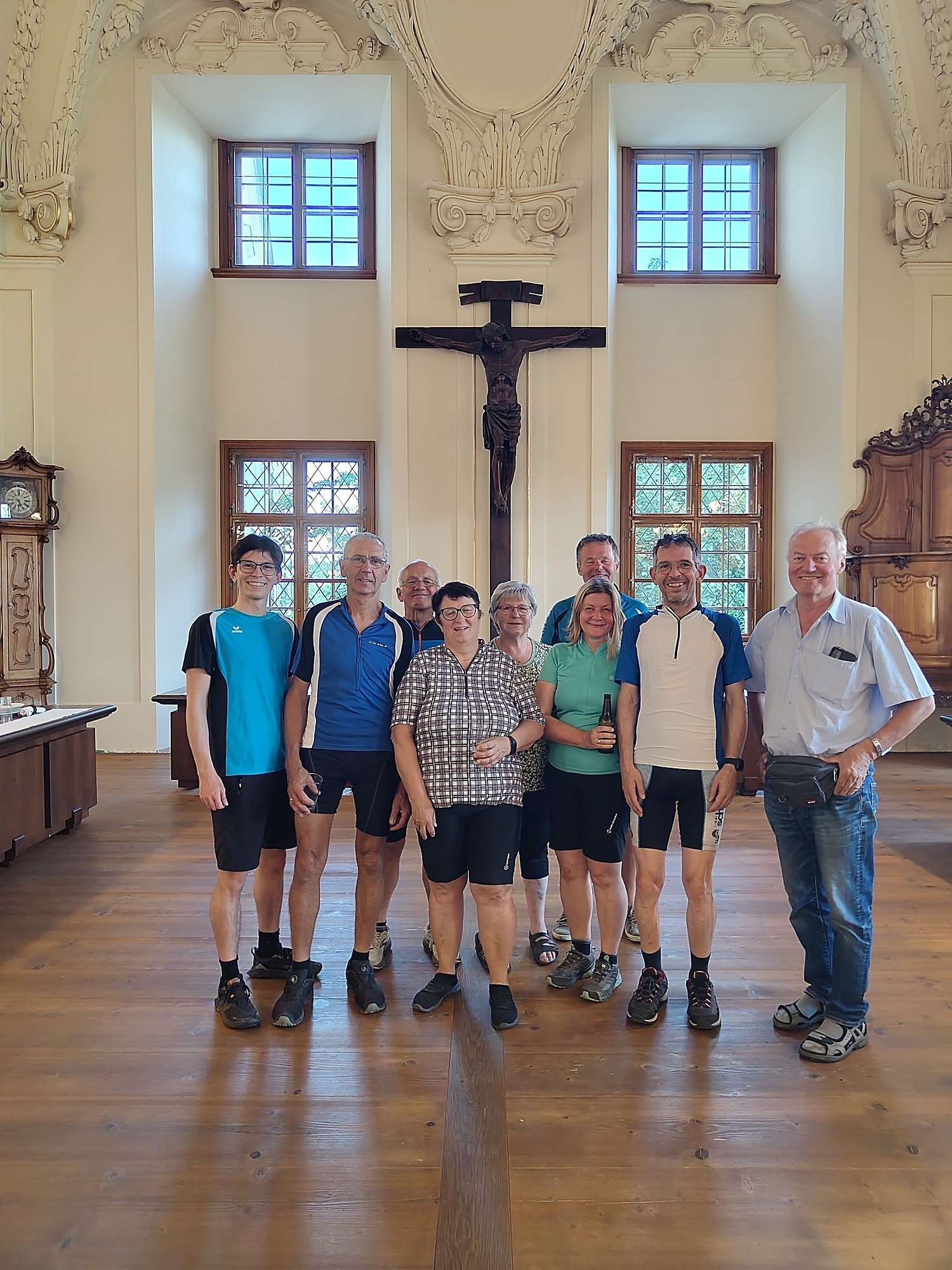 Radpilgern am Benediktweg / Renate Hieslmair Die Pilgergruppe von Steinerkirchen am Ziel