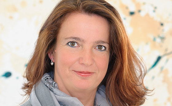 Als Telefonberaterin bei der TelefonSeelsorge hört Gerlinde Hofer in ihrer Freizeit vielen Menschen zu.  