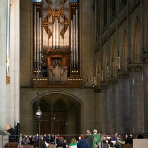 Kantorinnenschola des Konservatoriums für Kirchenmusik der Diözese Linz (Leitung: Andreas Peterl)