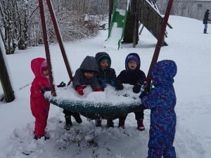 Wir genießen den Schnee im Garten!