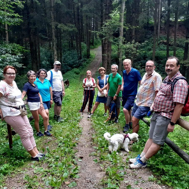 Kennenlernwanderung mit PAss. René / © Pfarrgemeinde Haibach Kennenlernwanderung mit PAss. René