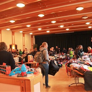 Erfolgreicher Baby- und Kinderkleider-Basar