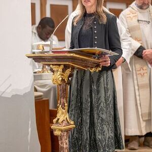 Verwaltungsvorst?ndin Tamara Eichlberger lud alle Mitfeiernden zur Agape ein.