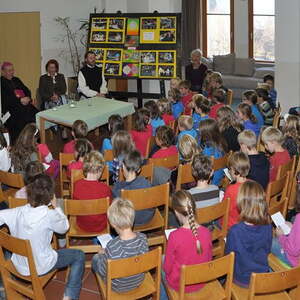 Bischof besuchte Volksschulen und Kindergarten