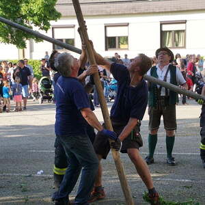 Maibaum Pfarre Maria Puchheim