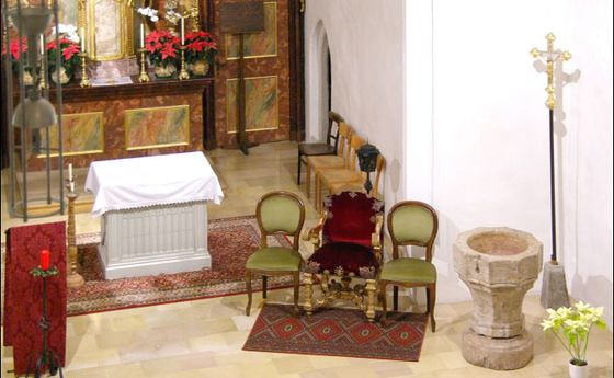 Gotischer Taufstein in der Margaretenkapelle