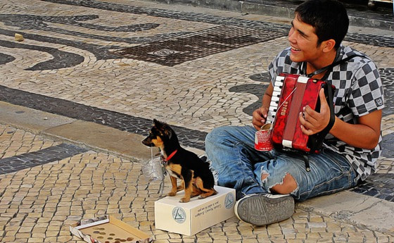 Betteln vor der Basilika