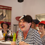 Hocherfreut: Modistin Susanne Dullinger